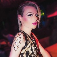 Meski orang sering nyinyir dengan penampilannya, namun ia mengaku tak peduli. Aku akan tampil seperti boneka yang tanpa ekspresi, ucapnya.  Foto: dok. Facebook (Patrick Mast)