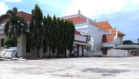 Rencana pembangunan alun-alun bawah tanah Surabaya itu pun kini menurut Risma sedang dalam proses persidangan untuk pembebasan lahan sehingga dapat segera dimulai proses pembangunannya.