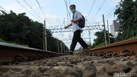 Diperlukan JPO untuk warga yang ingin menyebrang.