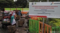 Di sekitar lokasi depo pun ditanam dengan sejumlah tanaman hias untuk memperindah pemandangan dan estetika.