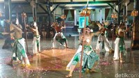 Jumenengan digelar pada 27 Februari malam setiap tahun. Atraksi wisata ini menarik untuk dinikmati ribuan warga Purworejo dan sekitarnya (Rinto/detikTravel)