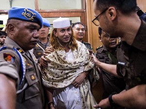 Video Senyum Habib Bahar di Sidang Perdana Kasus Penganiayaan