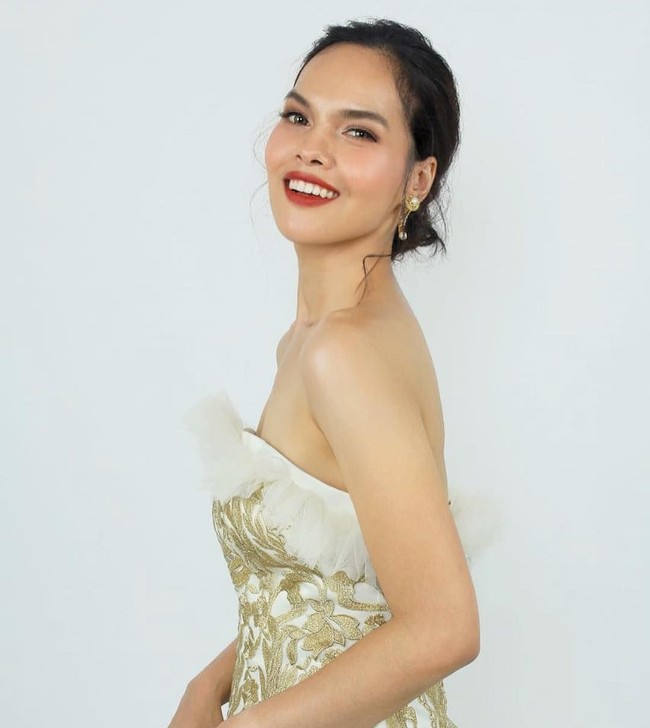 Sukses mewakili daerahnya di ajang Puteri Indonesia 2019, rupanya dara kelahiran Kupang ini dulunya kerap di-bully karena penampilan fisiknya. Maria pun mendapat beberapa julukan diantaranya disebut mirip ikan louhan. (Foto: Instagram @mariahstn)