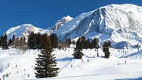 Awal tahun ini Syahrini asyik wisata di pegunungan bersalju Chamonix Mont Blanc, Prancis (iStock)
