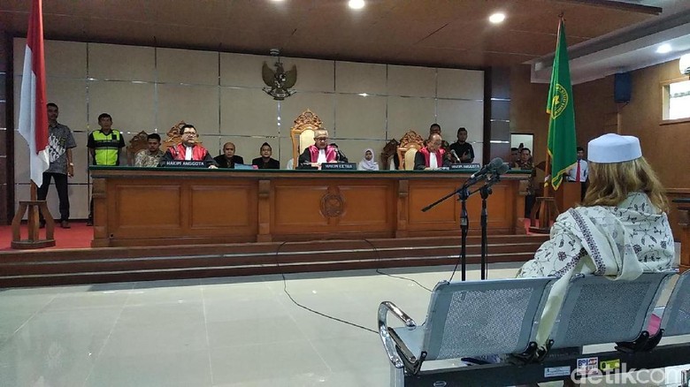 Ketegasan Hakim di Sidang Habib Bahar Curi Atensi Ketegasan Hakim di Sidang Habib Bahar Curi Atensi