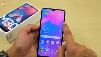 Mengusung notch tetesan air atau Samsung menyebutnya Infinity U. Foto: NDTV