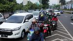 Kemacetan Imbas Arak-arakan di Jalan Sudirman