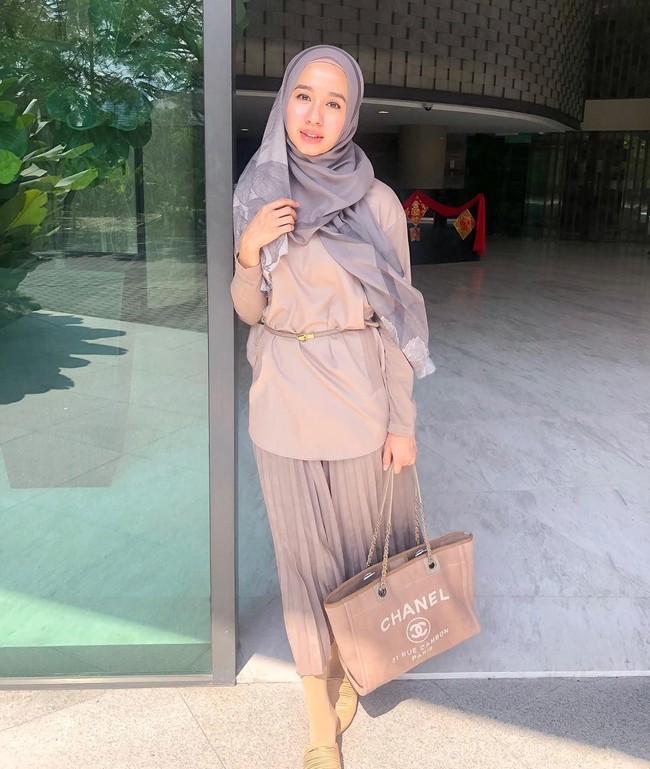 Brand hijab besutan Bella itu memang sudah membuka gerai di Kuala Lumpur. Tak heran, jika Bella membuat produk yang sesuai dengan selera pasar di sana. Foto: Instagram/LaudyaCynthiaBella