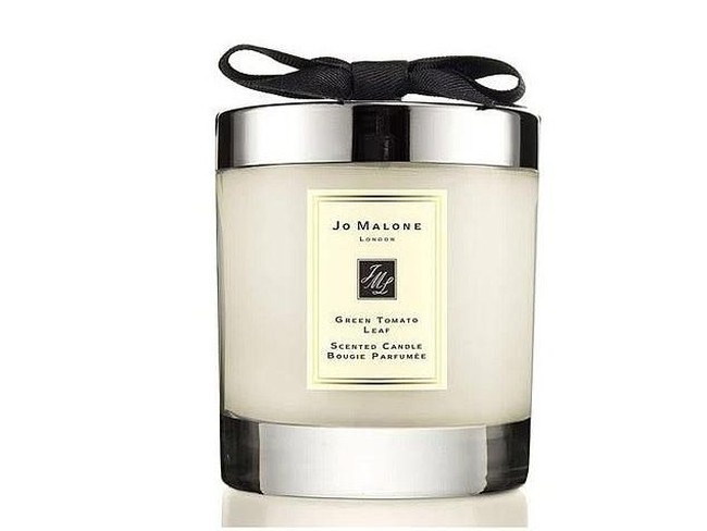 Tas itu berisi lilin dari Jo Malone US$ 67 atau Rp 941 ribuan. Dok. Ist.
