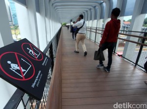 DKI Geram Lantai Kayu Futuristik Diterjang Skuter Listrik