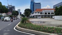 Risma juga mengatakan ingin merancang sebuah diorama tentang perjalanan cerita Surabaya di alun-alun tersebut.