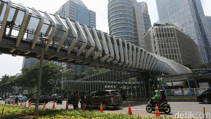 Gubernur DKI Jakarta meresmikan 3 JPO di Jalan Sudirman, Jakarta, Kamis (28/2/2019). Ketiga JPO itu adalah JPO GBK, JPO Polda Metro Jaya, dan JPO Bundaran Senayan.