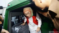 Ratna Sarumpaet menjalani sidang perdananya hari ini. Sidang yang digelar di PN Jaksel itu akan dipimpin oleh Wakil Ketua Pengadilan Negeri (PN) Jakarta Selatan Joni. (Foto: Grandyos/detikFoto)