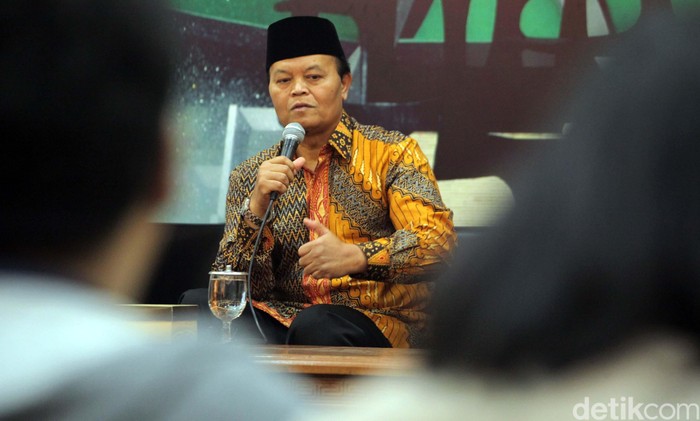 Hidayat Nur Wahid jugamenyebutkan bahwa dirinya adalah korban dari berita hoaks itu