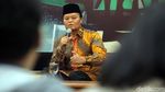 HNW Bicara Hoax dan Pose 2 Jari Ratna Sarumpaet