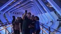 Menjajal JPO Instagramable di Sudirman yang Baru Diresmikan Anies