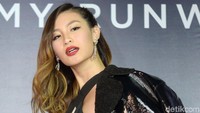 Suaminya itu melihat sosok Patricia Gouw di sebuah mall dan mengira itu adalah Ayu Dewi. Pool/Noel/detikFoto.