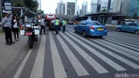 Kini warga dilarang melintas di pelican crossing.