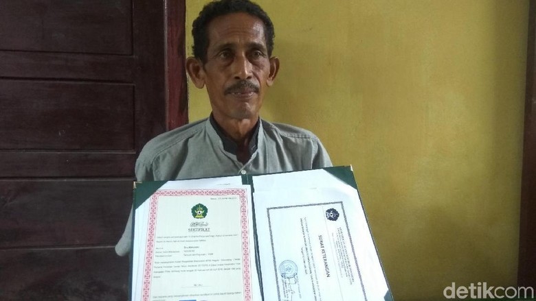 Anak Meninggal Sebelum Wisuda, Bukhari Ajak Wisudawan Lain Foto Bersama Anak Meninggal Sebelum Wisuda, Bukhari Ajak Wisudawan Lain Foto Bersama