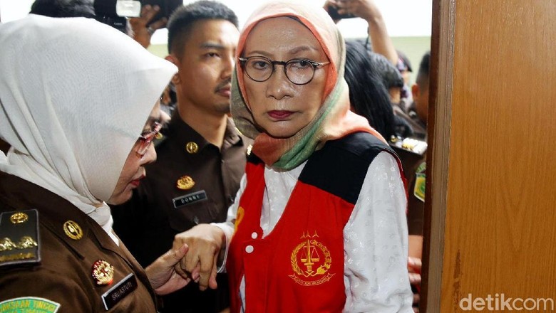 Tulis Buku di Tahanan, Ratna Sarumpaet Menolak Disamakan dengan Ahok Tulis Buku di Tahanan, Ratna Sarumpaet Menolak Disamakan dengan Ahok
