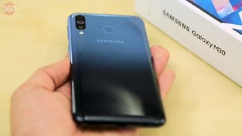 Fitur lain yang dimiliki ponsel ini adalah fingerprint, port jack audio 3,5 mm, FM Radio dan Dolby Atmos. Foto: NDTV