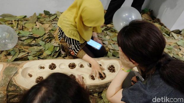 Menikmati Kebun Karet Mini Sambil Main Getah di Museum MACAN
