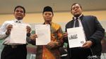 HNW Bicara Hoax dan Pose 2 Jari Ratna Sarumpaet