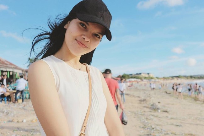 Setelah bangkit dan belajar dari pengalaman pribadinya, Maria aktif di berbagai komunitas peduli kesehatan mental di Jakarta seperti Into The Light dan Get Happy Indonesia. Di sana Maria menemukan bahwa banyak kasus tekanana mental dimulai ketika seseorang merasa buruk tentang dirinya sendiri, meragukan dirinya, dan merasa rendah diri. (Foto: Instagram @mariahstn)