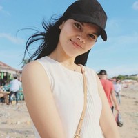 Setelah bangkit dan belajar dari pengalaman pribadinya, Maria aktif di berbagai komunitas peduli kesehatan mental di Jakarta seperti Into The Light dan Get Happy Indonesia. Di sana Maria menemukan bahwa banyak kasus tekanana mental dimulai ketika seseorang merasa buruk tentang dirinya sendiri, meragukan dirinya, dan merasa rendah diri. (Foto: Instagram @mariahstn)