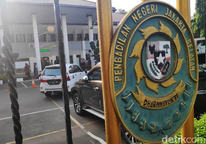 Pengadilan Negeri (PN) Jakarta Selatan akan menggelar sidang perdana kasus hoax penganiayaan dengan tersangka Ratna Sarumpaet, Kamis (28/2/2019). Begini suasana pengadilan jelang sidang.