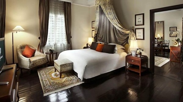 Kamar Graham Greene Suite. Terletak di lantai 2 sayap Metropole, bergaya Prancis klasik dengan perpaduan suasana dan dekorasi Indochinese (Sofitel/CNN Travel)