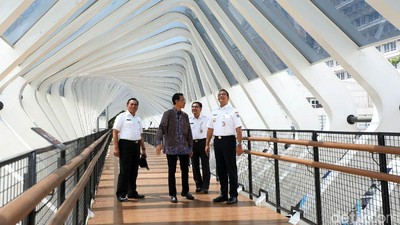 Potret JPO Instagramable di Jalan Sudirman yang Diresmikan Anies