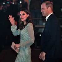 Walau menyuguhkan bir, Kate Middleton tidak meminumnya. Bukan saja karena kondisi Kate yang sedang menyusui, kabarnya Duchess of Cambridge memang tidak menyukai bir. Ketika di Jerman tahun lalu, ia bahkan tak mau mencoba bir yang disuguhkan untuknya. Foto: Dok. Getty Images