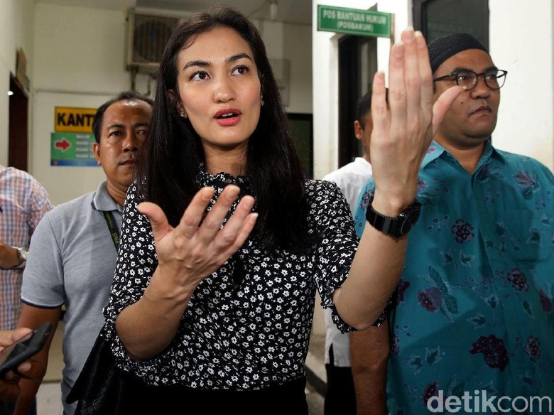 Atiqah Hasiholan Sebut Ratna Sarumpaet Ingin Persidangannya Disiarkan Live Atiqah Hasiholan Sebut Ratna Sarumpaet Ingin Persidangannya Disiarkan Live