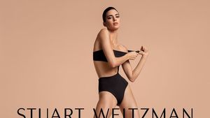 Foto: Gaya Seksi Kendall Jenner Pamer Kaki Jenjang di Iklan Sepatu