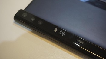 Penampakan 3 kameranya yang berjajar vertikal. Foto: Huawei