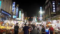Liuhe Night Market di Kaohsiung, Taiwan cukup populer buat destinasi wisata malam dan nongkrong bareng teman-teman (Kurnia/detikTravel)  