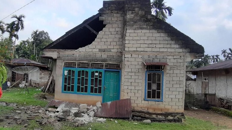 Kadinkes: 51 Orang Luka Akibat Gempa di Solok Selatan Sumbar Kadinkes: 51 Orang Luka Akibat Gempa di Solok Selatan Sumbar