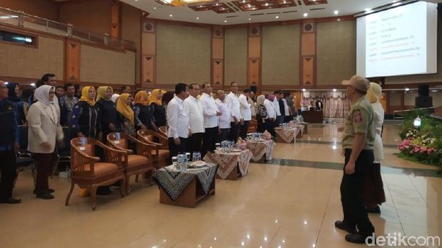Mensos Ajak Relawan Bantu Tangani Kemiskinan dan Perangi Hoax