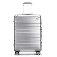 Selain tote bag, mereka juga membawa koper berukuran cabin dari Away dalam warna silver. 17 koper yang diberikan itu masing-masing bernilai US$ 225 atau Rp 3,1 juta. Dok. Ist.