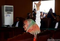 Sidang Perdana Ratna Sarumpaet /