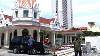 Risma pun telah merancang pernak-pernik yang akan ada di alun-alun tersebut, salah satunya adalah Patung Sawunggaling.