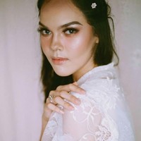  Wanita berusia 23 tahun ini juga memiliki banyak pengalaman tak mengenakan yang membuatnya didiagnosa mengalami mental distress, yakni gangguan stres negatif yang bisa memicu kecemasan, depresi, dan akhirnya berpengaruh dalam kinerja serta keseharian seseorang. Bahkan Maria pun sampai memerlukan bantuan terapis. (Foto: Instagram @mariahstn)