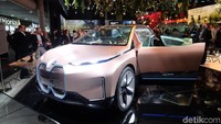 Mobil ini diberi nama Vision iNEXT oleh BMW. Konsep sederhananya adalah, membuat pengemudi bisa rileks menikmati perjalanan layaknya di rumah.