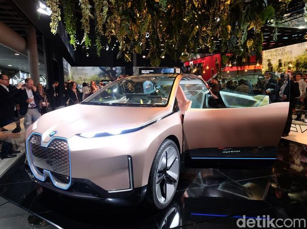 iNEXT, Mobil Futuristik BMW yang Pinky