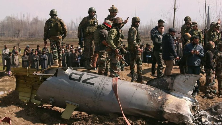 Pakistan Janji Bebaskan Pilot, India Tetap Waspada