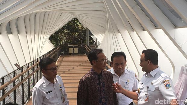 Anies Resmi Buka JPO Instagramable di Senayan
