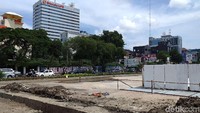 Tak hanya memikirkan desain dekorasi alun-alun, Risma pun akan membuat alun-alun bawah tanah Surabaya itu ramah untuk para penyandang disabilitas, salah satunya dengan menyediakan lift dan juga eskalator.