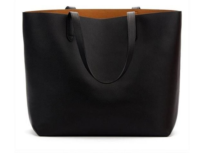 Para tamu pun pulang dengan memegang tote bag dan koper yang bernilai sampai US$ 700 atau Rp 10 jutaan. Tas penyimpan goodie bagnya saja dibanderol US$ 195 atau Rp 2,7 juta.  Dok. Ist.