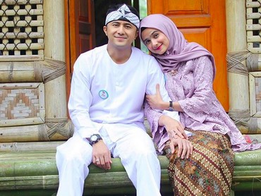 Romantis, 7 Potret Hengky Kurniawan dan Istri yang Makin 